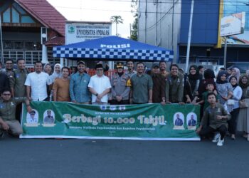 HIPMI Payakumbuh Bagikan Sepuluh Ribu Takjil