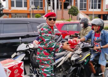 Bulan Penuh Berkah, Defi Endri Berbagi Takjil bersama Tim Bared