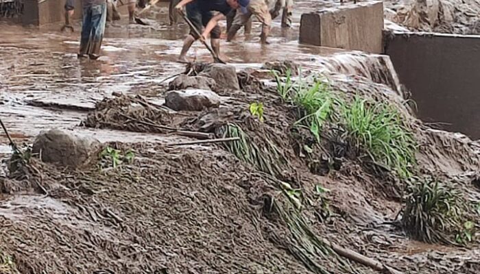 Luapan Lahar Dingin Gunung Marapi Terjang Nagari Bukik Batabuah