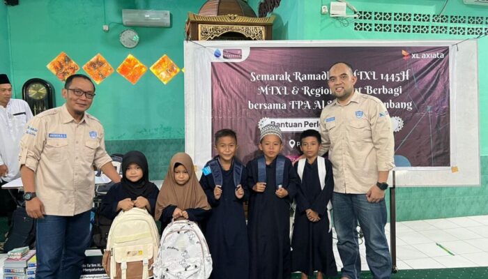 Semarak Ramadan, Karyawan XL Axiata Bawa Anak Yatim Beli Baju Lebaran