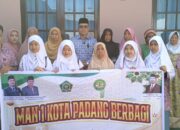 MAN 1 Padang Salurkan Zakat Fitrah dan Bahan Makanan pada Warga Sekitar. 