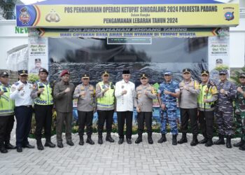 Pastikan Masyarakat Nyaman Berlebaran, Gubernur Mahyeldi, Kapolda dan Forkopimda Pantau Pos Pengamanan Idulfitri