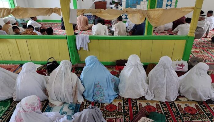 Jemaah Syattariah Padang Pariaman Laksanakan Salat Id Hari Ini
