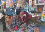 Pedagang Mainan di Pariaman Raup Omzet Harian Sampai Rp 2 Juta Selama Libur Lebaran