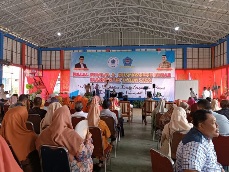 Halalbihalal dan Musyawarah Besar (Mubes) tahun 2024 Ikasmantri Padang di Aula sekolah tersebut Jl. Gajah Mada Padang, Minggu (14/4).