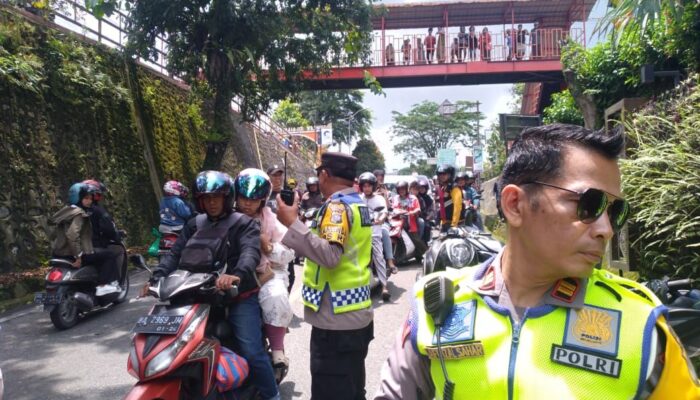 4 Kendaraan terlibat Kecelakaan Beruntun di Silaing Bawah