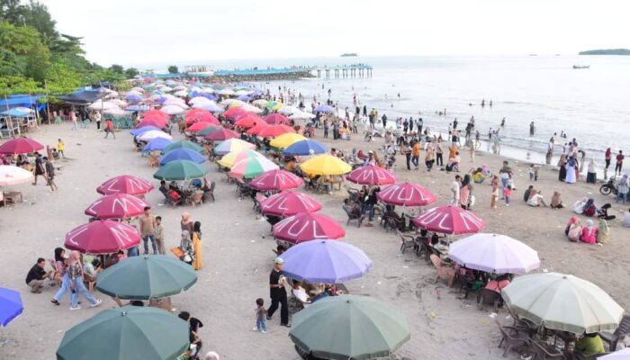 Empat Hari Piaman Barayo, Puluhan Ribu Pengunjung Banjiri Objek Wisata Pariaman