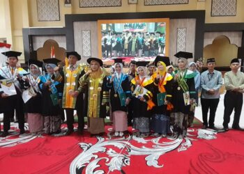 Wisuda Angkatan VI TA 2023/2024 : Rektor UIN Bukittinggi Ajak Alumni Lanjutkan Pendidikan di Prodi Magister dan Doktor