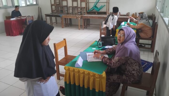 Ratusan Siswa Ikuti Tahap Verifikasi Data Jalur Prestasi PPDB MTsN 1 Kota Pariaman