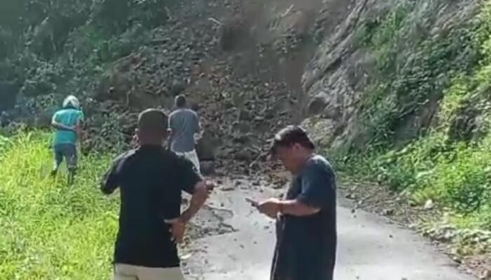 Jalan Utama Penghubung 4 Desa di Sawahlunto Kembali Putus Akibat Longsor
