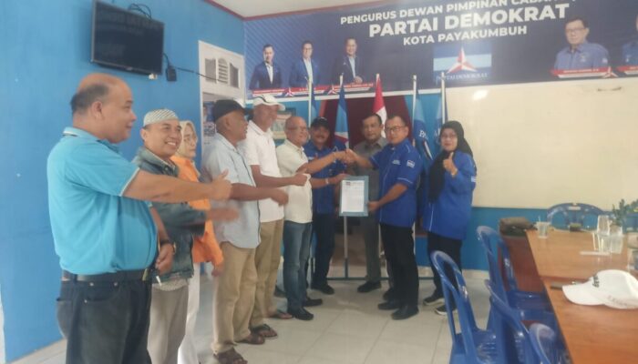 Dokter Kandungan Zulmaeta Mendaftar Jadi Calon Wali Kota Payakumbuh