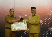 Pemko Padang Panjang Sabet Penghargaan Kepatuhan Pajak Bermotor