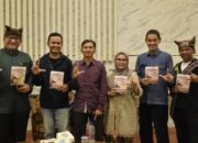 “Bandar Padang”, Buku Historis tentang Padang Abad ke-17 dan 18 Diluncurkan Dalam Festival Muaro