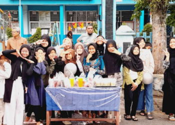 Siswa Kelas 6 SDN 03 Kampung Jawa Solok Berbagi Takjil