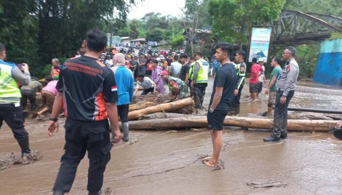 Lahar Dingin Terjang Kelok Hantu Aia Angek, Jalur Padang-Bukittinggi Ditutup