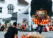 Penampilan Reog Ponorogo dan Kuda Kepang Pukau Wisatawan di Sawahlunto