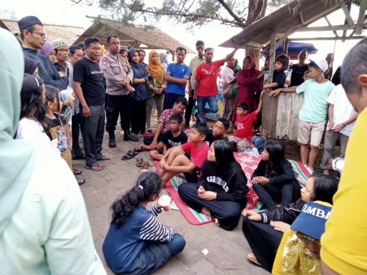 Delapan Pelajar Digulung Ombak