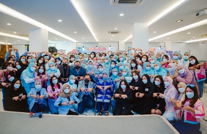 Foto bersama usai kegiatan konferensi bagi para Beauty Advisor (BA) ParagonCorp di seluruh Indonesia. IST