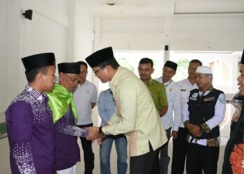 Sekda Padang Pariaman Rudy Repenaldi Rilis melepas calon Jamaah Haji di Masjid Raya Kawasan IKK Parit Malintang, Rabu, (22/05/24).
