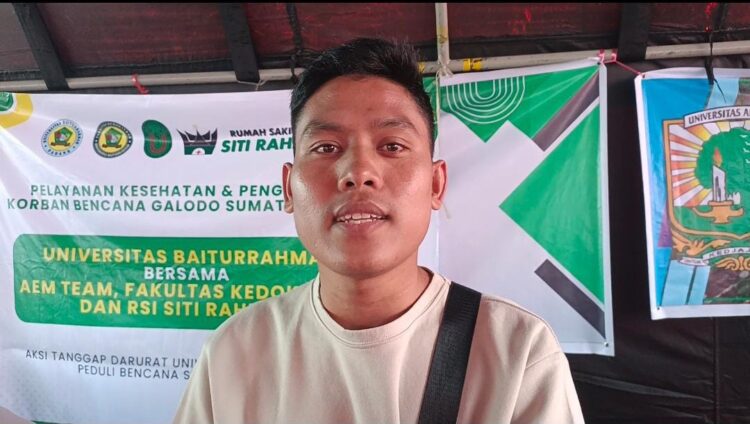 Delfi warga Tanah Datar yang masih menunggu ayahnya korban galodo Marapi ditemukan. IST