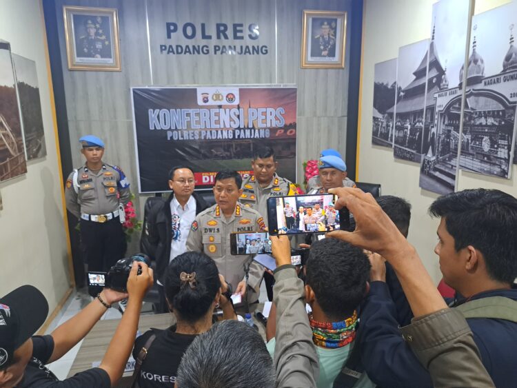Polda Sumbar buka suara perihal rencana keluarga Afif Maulana beserta kuasa hukumnya dari LBH Padang yang meminta dilakukannya Ekshumasi