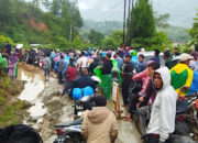 Ratusan Kendaraan Solsel-Padang Terjebak Macet Selama ber Jam-Jam di Lolo Pantai Cermin