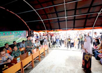 Kunjungi Pengungsian, Kepala BNPB Pastikan Kebutuhan Dasar Warga Terdampak Terpenuhi