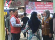 Richi Aprian Serahkan Bantuan ke Korban Banjir Bandang