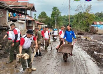 Ratusan Personel Satpol PP Berjibaku Bantu Masyarakat Terdampak Bencana