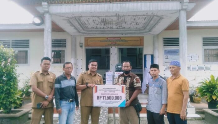 Keluarga Besar IKL Medan Salurkan Donasi Untuk Korban Banjir di Lima Kaum Tanah Datar