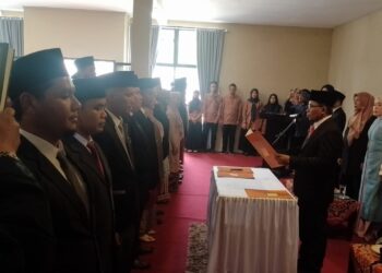 Wujudkan Pemilu yang Berintegritas, Bawaslu Kabupaten Solok Lantik 42 Anggota Panwascam