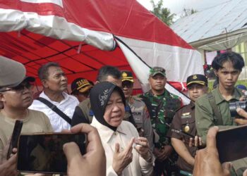 Mensos Tinjau Lokasi Pengungsian di Parambahan