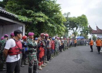 Pencarian Korban Banjir Bandang