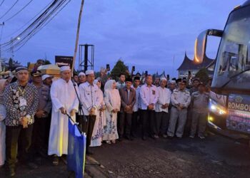 331 Jemaah Calon Haji Kloter 8 Asal Pasbar Diberangkatkan