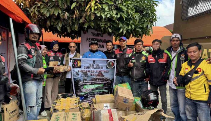 Penyintas Banjir di Bukit Batabuah Terima Bantuan Dari Paguyuban Ojol Bukittinggi