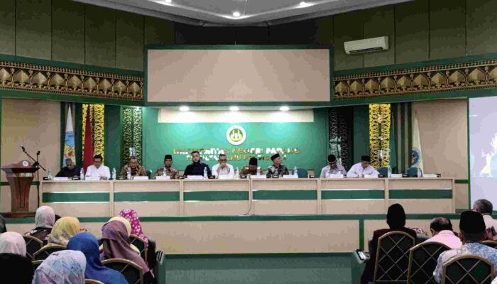 FIP UNP Bedah Buku 70 Tahun Prof. Dr. H. Sufyarma Marsidin, M.Pd, Ajarkan Pentingnya Berorganisasi