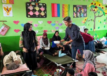 Indosat Salurkan Bantuan Bagi Masyarakat Korban Bencana Banjir Lahar Dingin di Sumbar