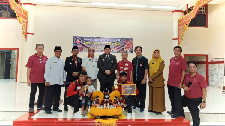 Tim Barongsai Himpunan Bersatu Teguh (HBT) Padang, wakil Federasi Olahraga Barongsai (FOBI) Sumatera Barat, sukses menyabet gelar juara FOBI World Barongsai Championship 2024. IST