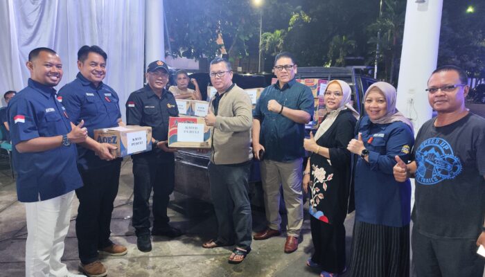 KMTD Serahkan Bantuan untuk Korban Bencana di Tanah Datar