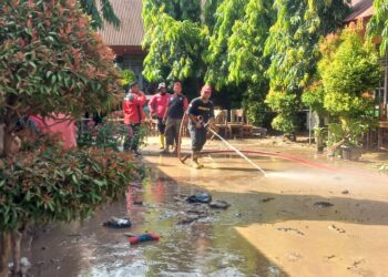 Hari ke-3 dan ke-4 di Pessel, TRC dan MRT Semen Padang Bersihkan Lumpur Fasum