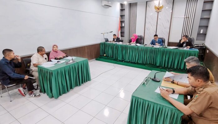 KI Sumbar Gelar Sidang Pemeriksaan Awal Sengketa Adriani Alwi dengan Pemprov Sumbar