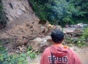 Mobil Tangki Nyaris Tertimbun Longsor, Jalur Padang-Solok Bisa Dilalui Kembali