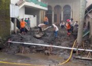 Satgas Penanggulangan Bencana Agam Bersihkan Fasilitas Umum Terdampak Banjir Lahar Dingin