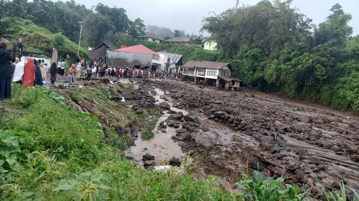 Kondisi pascabanjir bandang di Sungai Pua, Kabupaten Agam, Minggu pagi (12/5/2024).