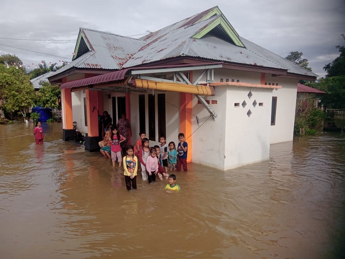 Survei BPS mengungkapkan sejumlah faktor penyebab meningkatnya angka kemiskinan di Sumatra Barat. Salah satunya akibat rentetan bencana