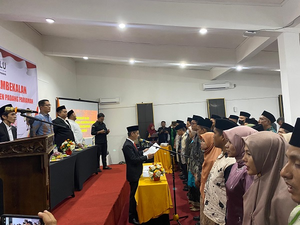 Bawaslu Padang Pariaman melantik 51 Panitia Pengawas Kecamatan (Panwascam) untuk pelaksanaan Pilkada Sumbar 2024.
