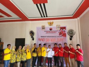Ketua DPD Golkar Dharmasraya Adi Gunawan, saat mendaftar untuk maju Pilkada Dharmasraya ke PDI P.ist