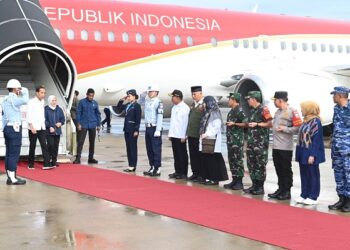 Presiden Jokowi didampingi Ibu Negara Iriana saat disambut oleh Fokopimda Sumbar di BIM, Selasa (22/5/2024). IST
