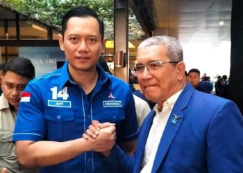 Ketua DPC Demokrat Tanah Datar Nurhamdi Zahari bersama Ketum AHY