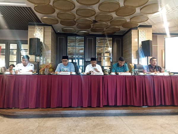 KPU Sumbar membantah tuduhan kecurangan dalam menentukan pemenang jingle Pilkada 2024.